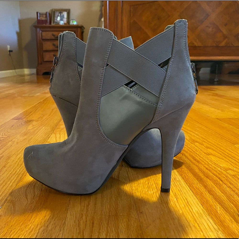 Never worn G by Guess booty heels